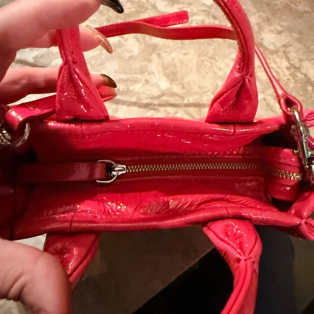 Marc Jacobs
The Shiny Crinkle Crossbody Tote bag - Picture 7 of 9